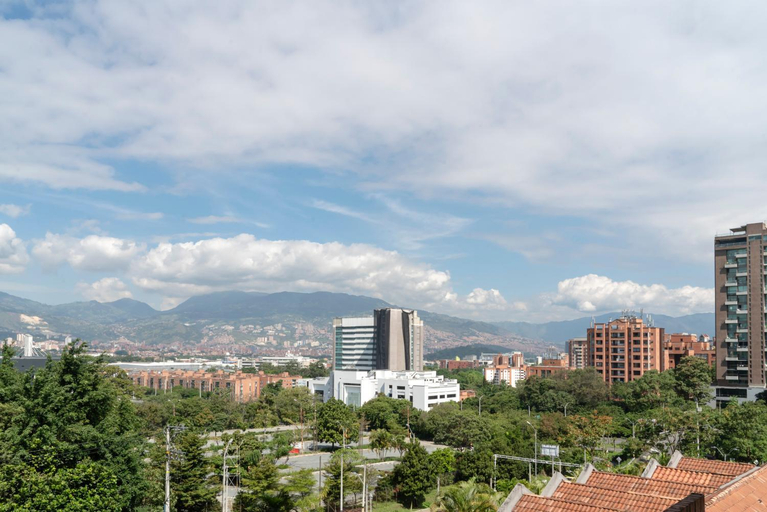 Others 5, Aptos Alcazar Oviedo By HOUSY HOST, Medellín