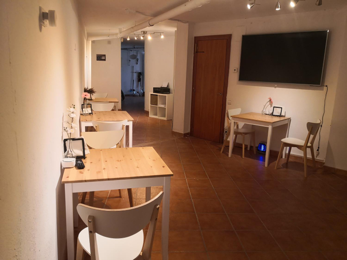 Food & Drinks, Barcelona Village Homestay, Barcelona