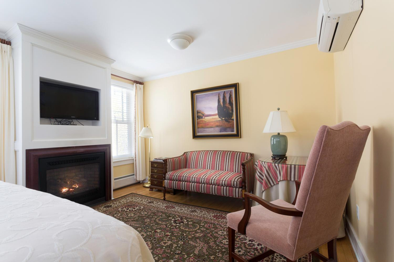 Others 4, The Inn at Manchester, Bennington