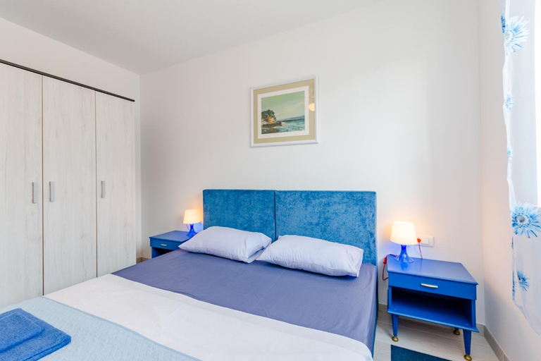 5, Apartment Karlo - Two Bedroom Apartment with Balcony Matanic, Kaštela