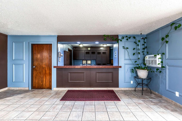 Exterior & Views 1, Econo Lodge Inn & Suites Auburn, Bay