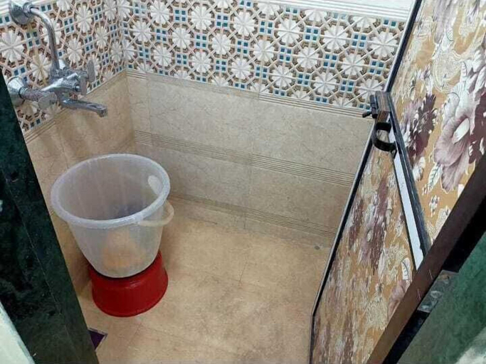 Bathroom 5, Golden View Dormitory, Mumbai City