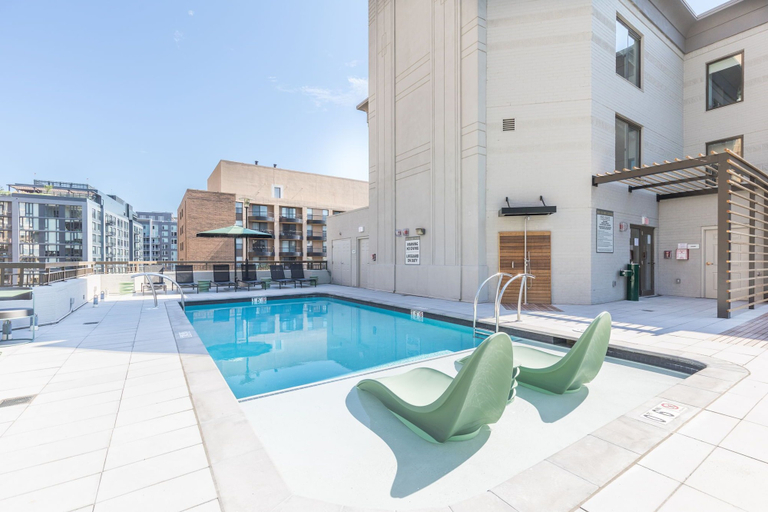 Sport & Beauty 5, Elegant 2BR Apartment Minutes From DC, Arlington