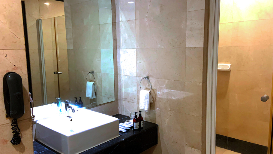 Bathroom 7