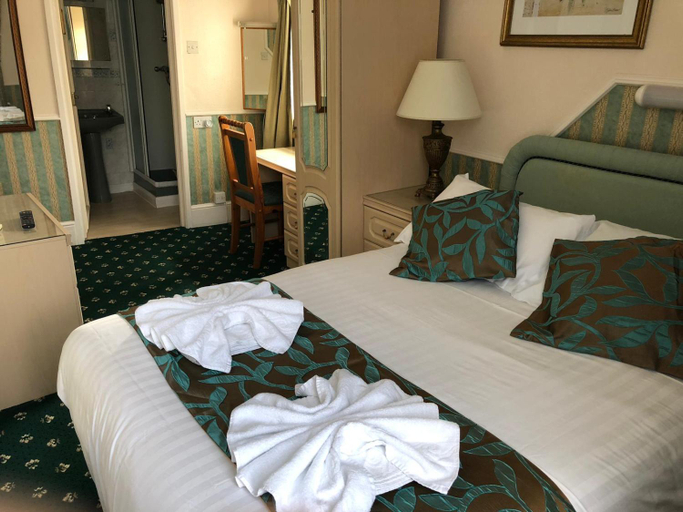 Others 2, Everglades Hotel, Torbay