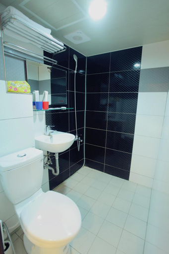 Bathroom 4, Fundi Guesthouse, Tainan