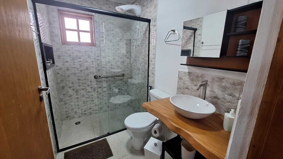 Bathroom 3, Chácara Maira e Araken, Ibiúna