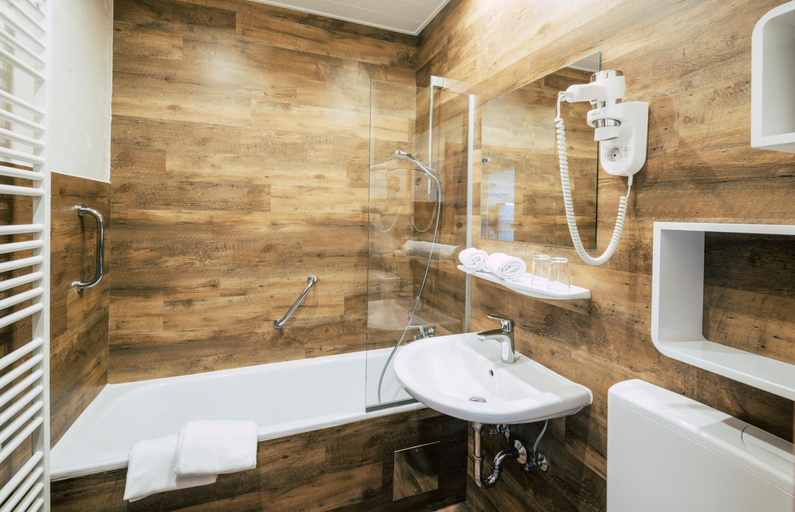 Bathroom 2, Hotel Schwengerer, Hartberg-Fürstenfeld