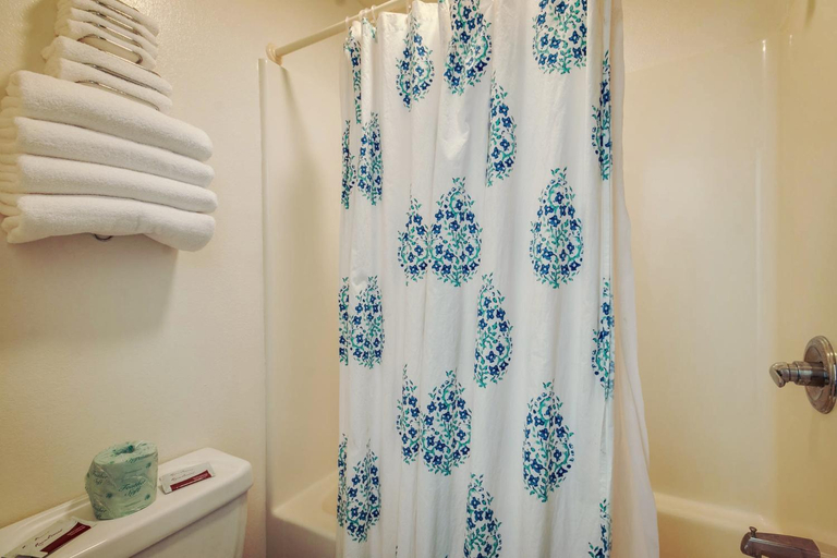 Bathroom 3, Simmer Motel, Pottawatomie