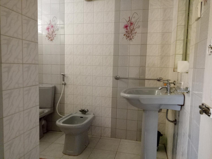 Others 5, Srilal's Guest House, Negombo