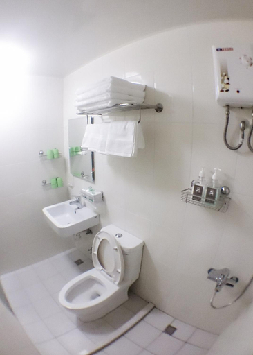 Bathroom 2, Feb hostel, Tainan