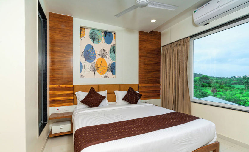 Bedroom 1, Hotel Kesarinandan Parkway, Rajsamand