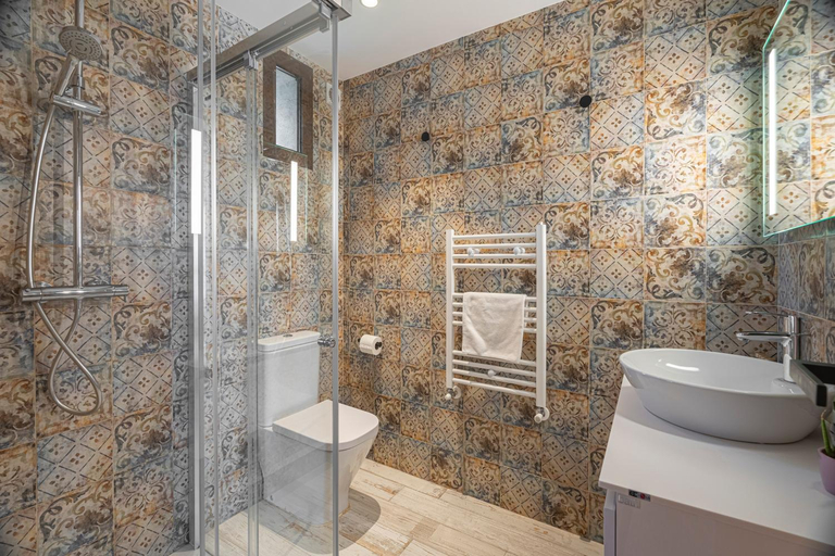 Bathroom 4, Masos Can Sot, Girona