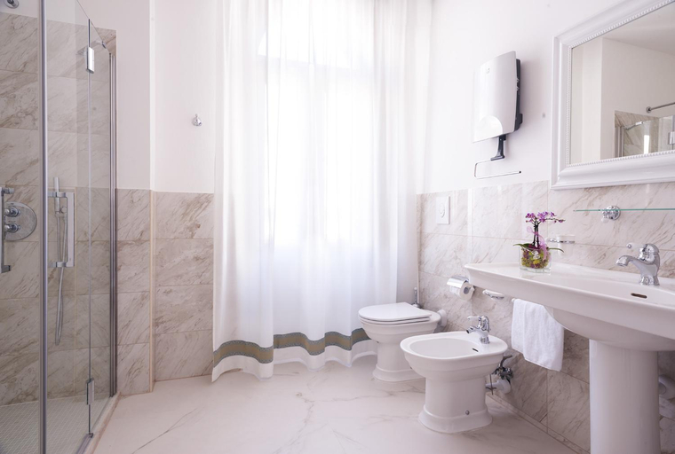 Bathroom 3, Les 7 Suites Erica, Gorizia