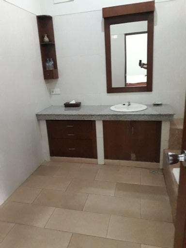 Bathroom 12