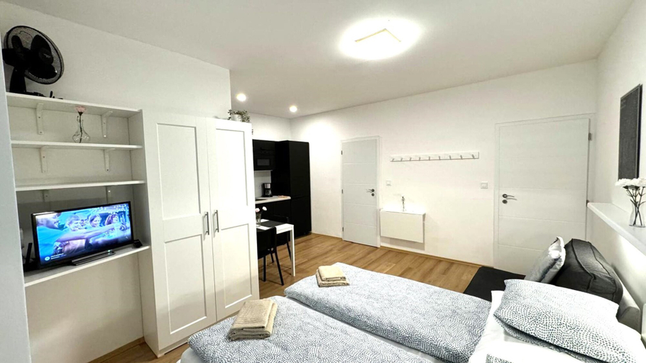 Bedroom 3, Hillside Studios, Praha 5