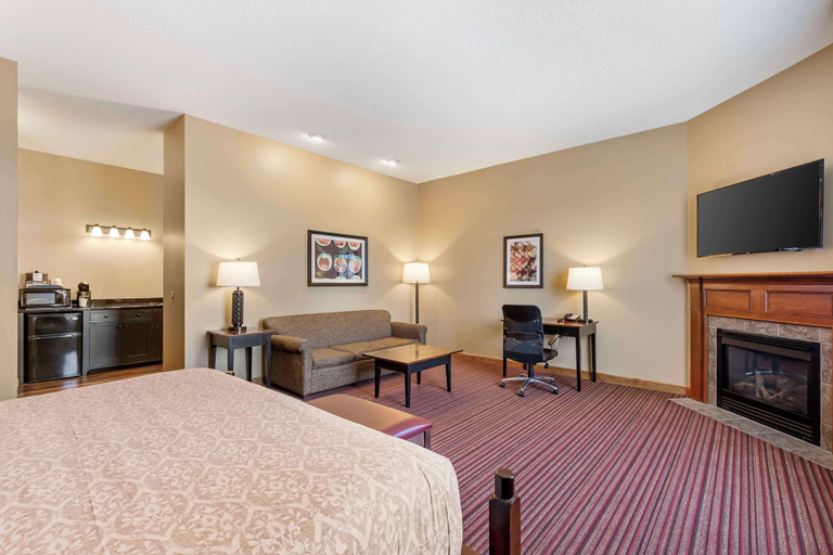 Bedroom 3, Best Western Plus Dutch Haus Inn and Suites, Mahoning