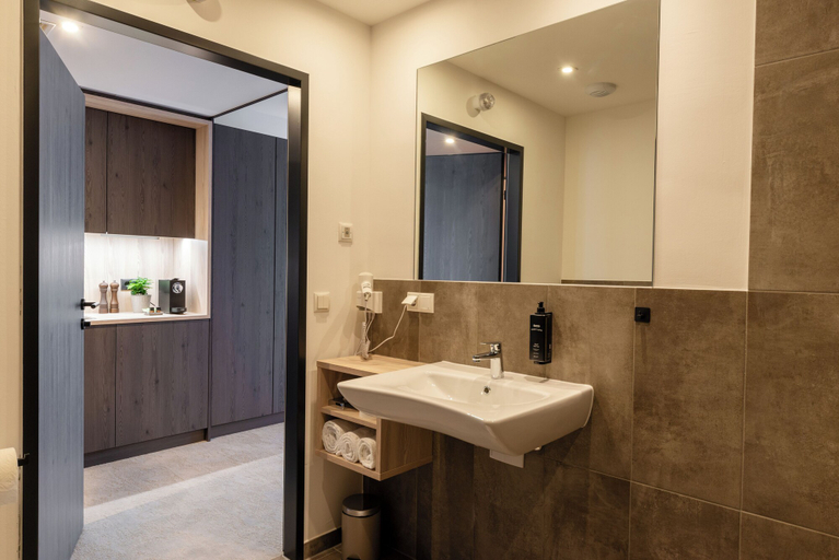 Bathroom 5, Hotel Novapart, Wels