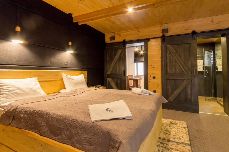 Bedroom 4, FoRest, Iaremchans'ka