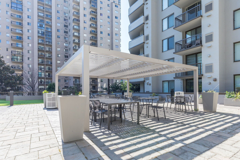 Exterior & Views 2, Elegant 2BR Apartment Minutes From DC, Arlington