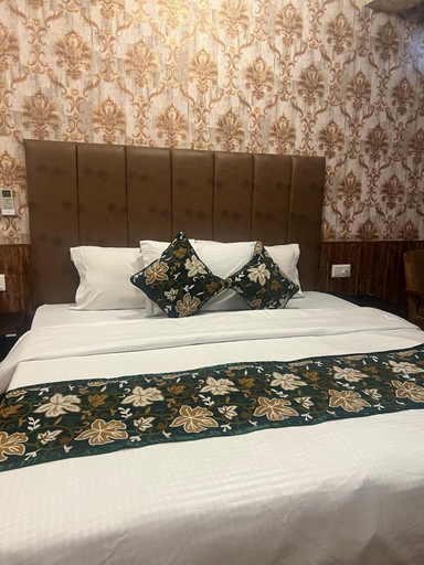Bedroom 5, Hotel Golden Palm by Rattan's 1925, Srinagar