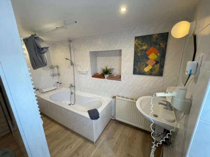 Bedroom 2, Eifel Quartier Pension und Gasthof "Em Gardestuffje", Euskirchen