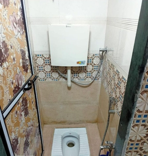 Bathroom 3, Golden View Dormitory, Mumbai City