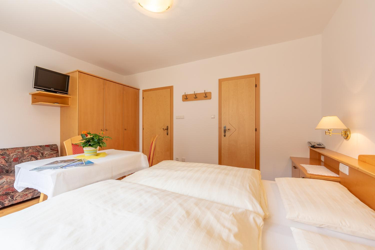 Others 5, Residence Trenker Luis, Bolzano
