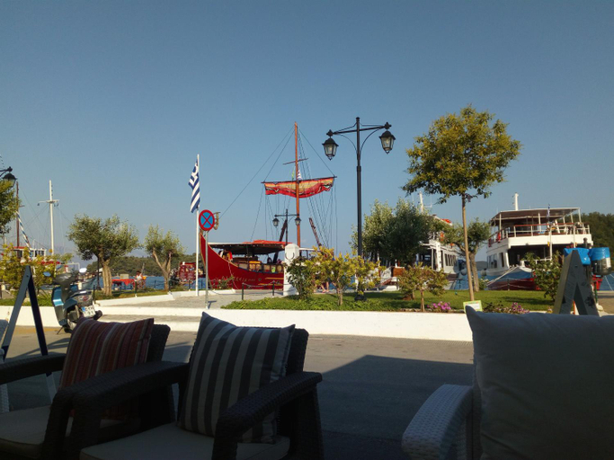 Food & Drinks 4, Athineon, Ionian Islands