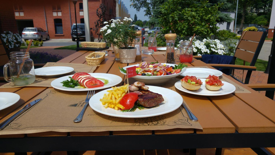 Food & Drinks 5, Glas-Hotel 4*, Żary