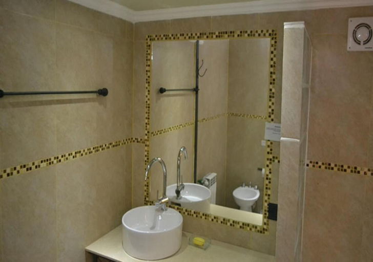 Bathroom 3, Cabanas San Lorenzo, Capital