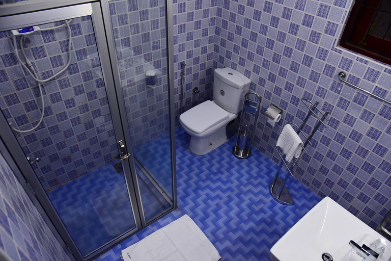 Bathroom 3, One and Only Apartment, Katana
