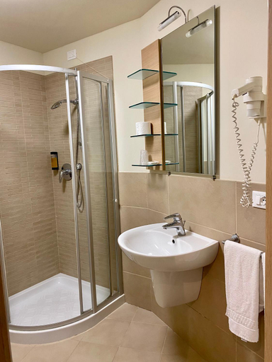 Bathroom 3, Hotel Campagnola, Verona