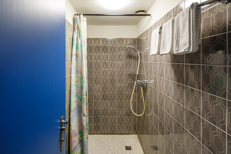 Bathroom 4