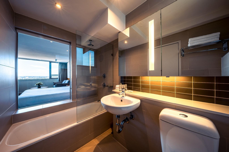 Bathroom 13