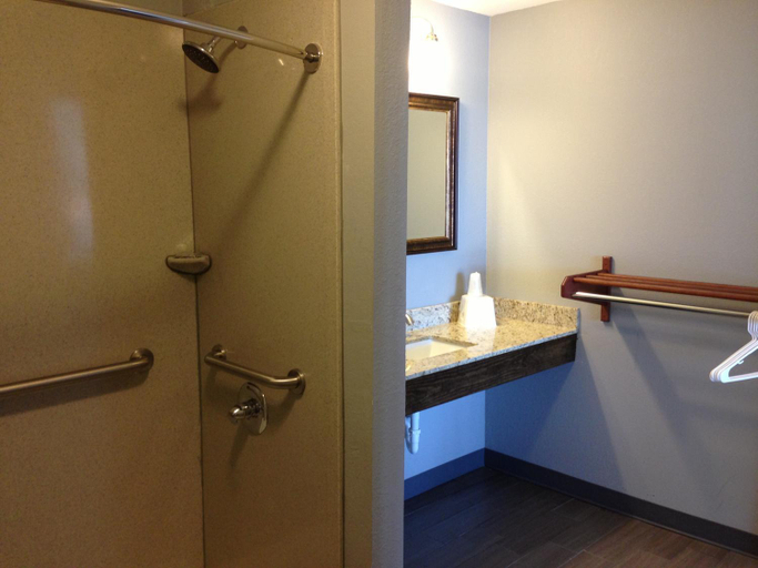 Bathroom 2, Safari Inn - Murfreesboro, Rutherford