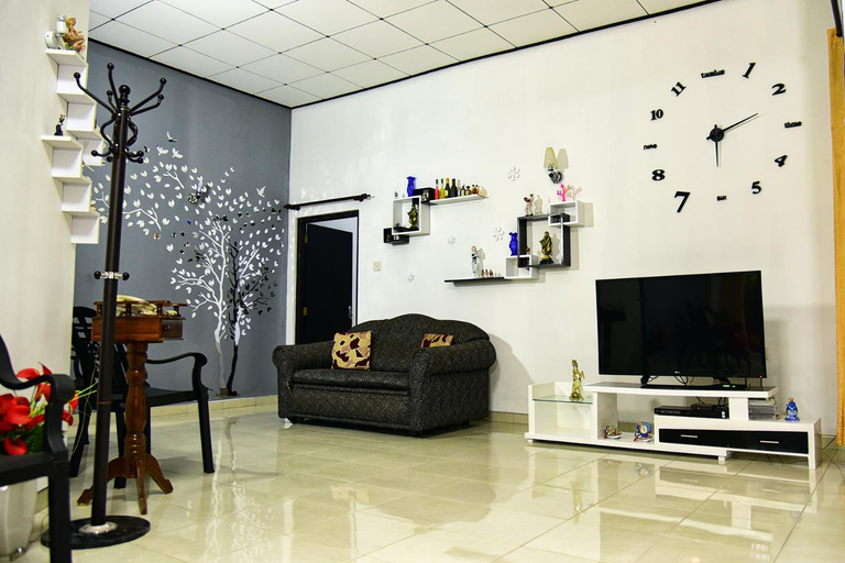 Others 5, One and Only Apartment, Katana
