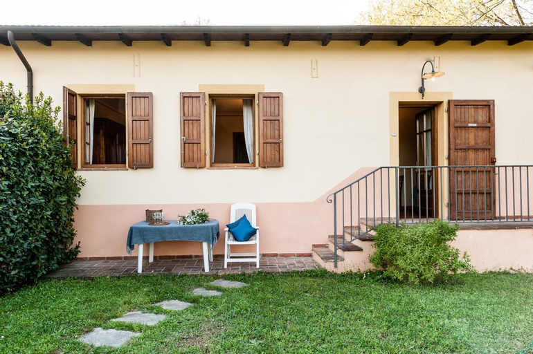 Comfort Apartment Montecarlo 43 sqm + Pool, Lucca