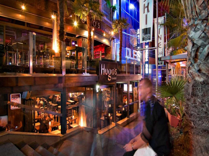 Food & Drinks 5, Bayside Apartments