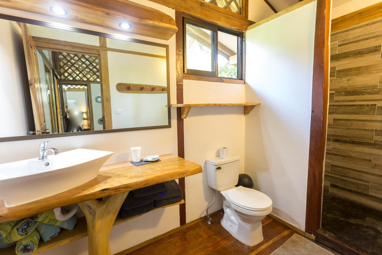 Bathroom 3, Passion Fruit Lodge, Talamanca