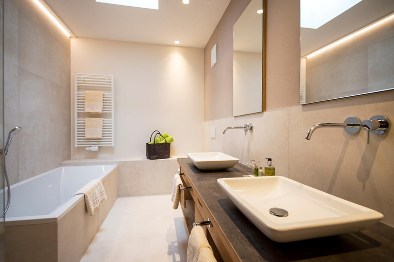 Bathroom 5, Das Grafenstein Familienresidence, Bolzano
