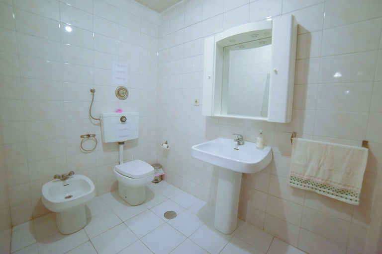 Bathroom 3, Quarto com 4 camas (Beliches+ 1 Sofa-cama), Porto