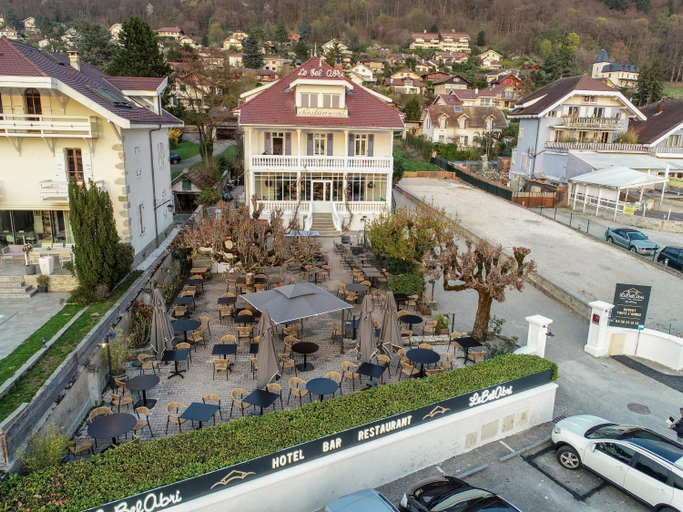 Exterior & Views