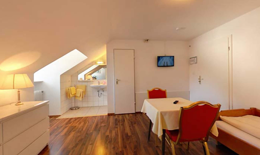 Bedroom 4, Hotel Olympia, München