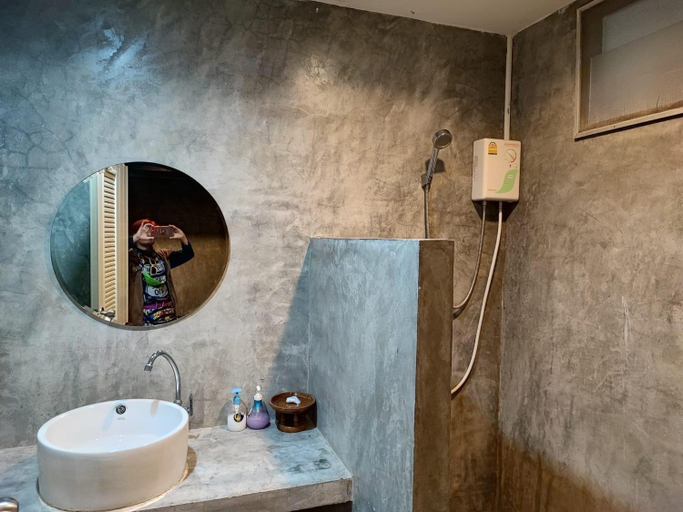 Bathroom, Come Moon Loft Hotel, Muang Phrae
