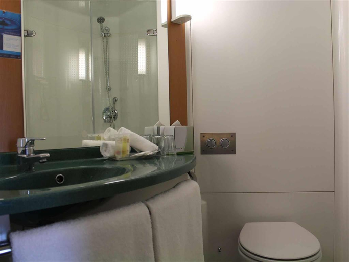 Bathroom 8