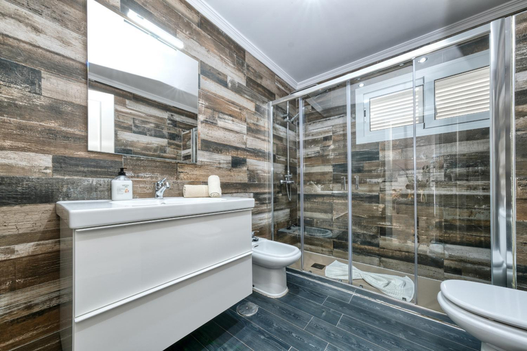 Bathroom, Villa Picasso - Private Pool, BBQ and Air-Con By Lanzarote Vacation Homes, Las Palmas