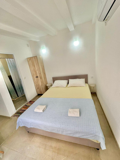 Others 5, Montenegrina Apartment