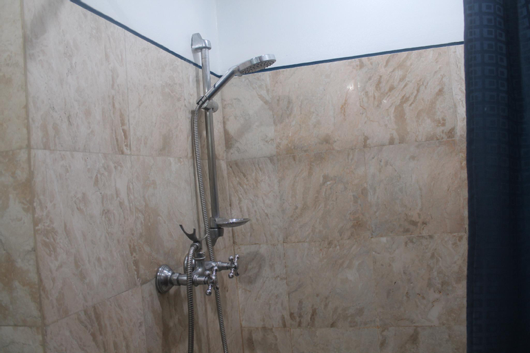 Bathroom 17