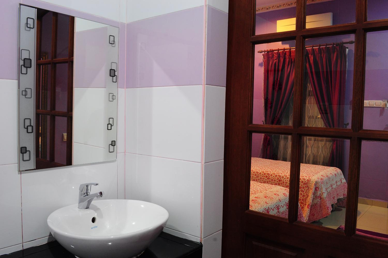 Bathroom, Hotel Mesra, Pokok Sena